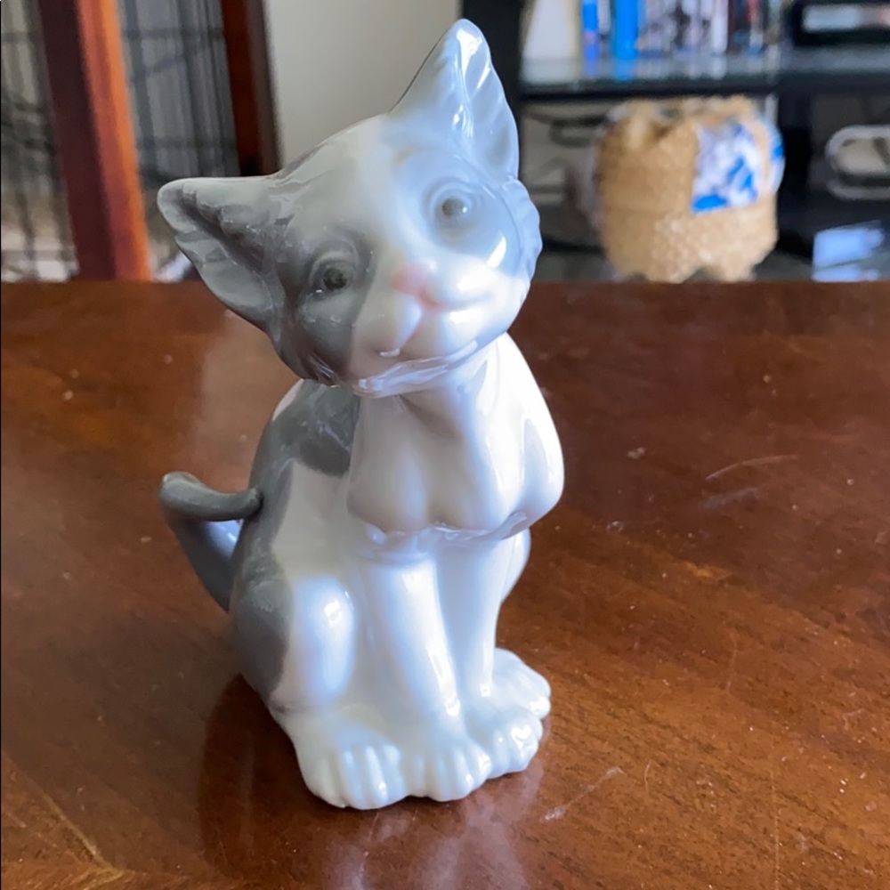 Lladro cat figurine, 5113